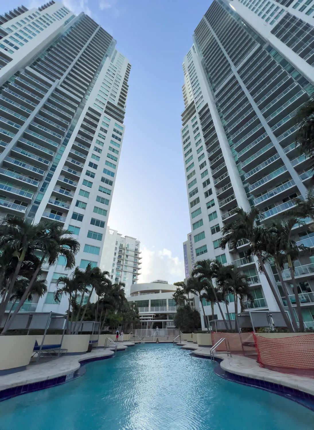 The Vizcayne Vibe- Sauna, Pool and Sundeck