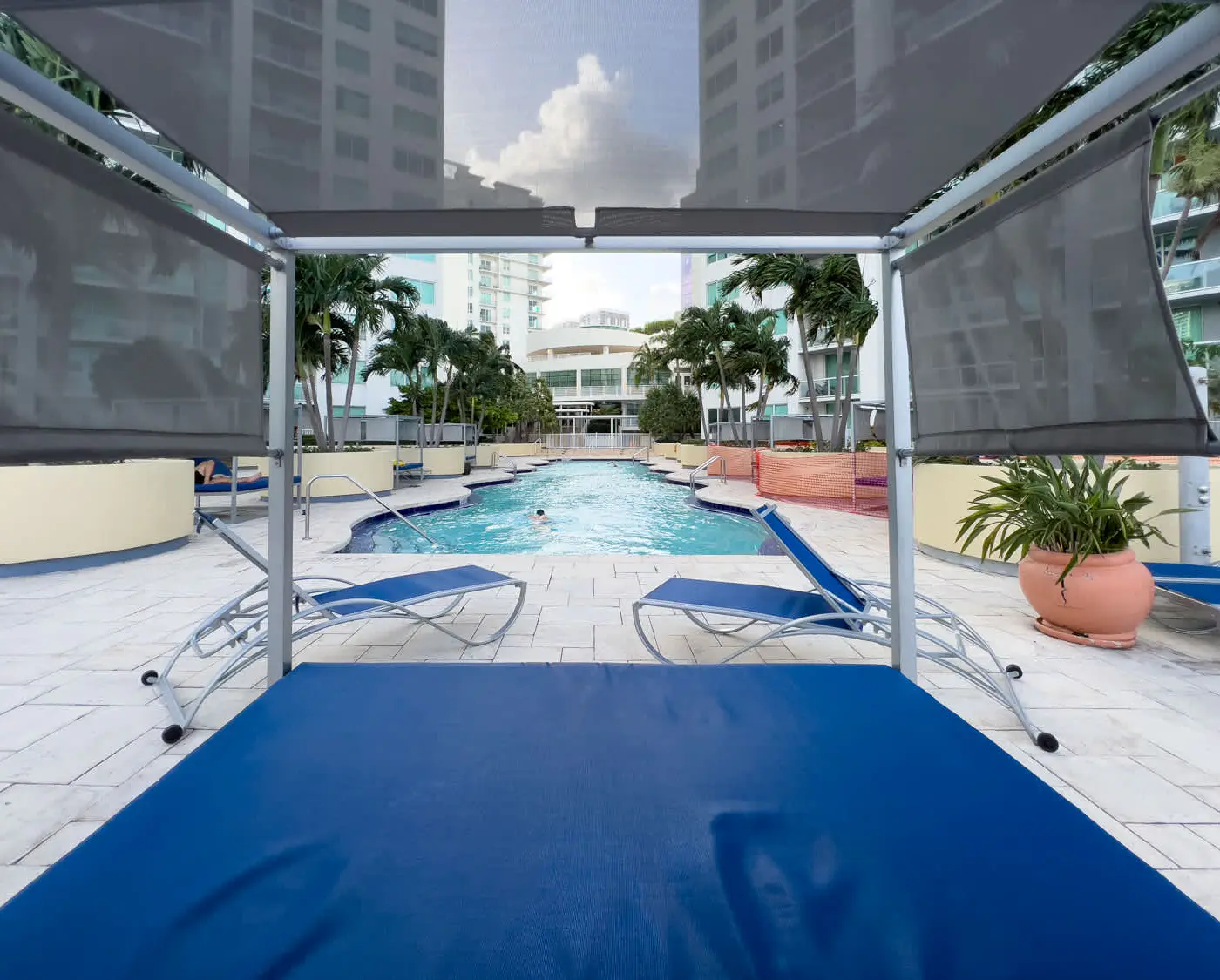 The Vizcayne Vibe- Sauna, Pool and Sundeck