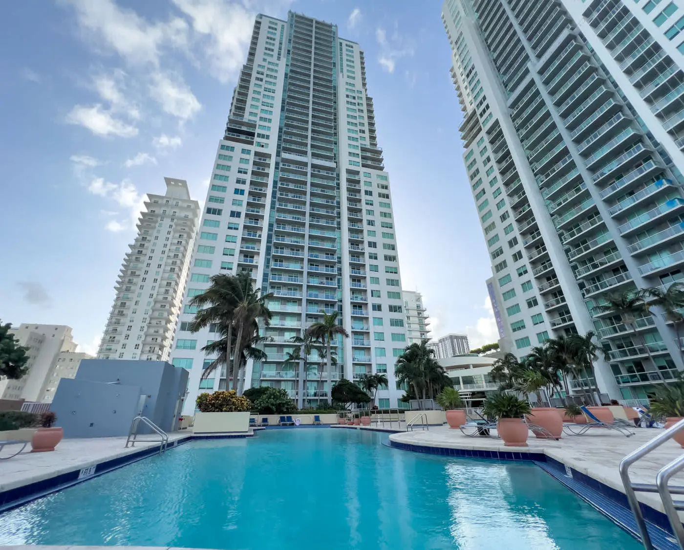 The Vizcayne Vibe- Sauna, Pool and Sundeck