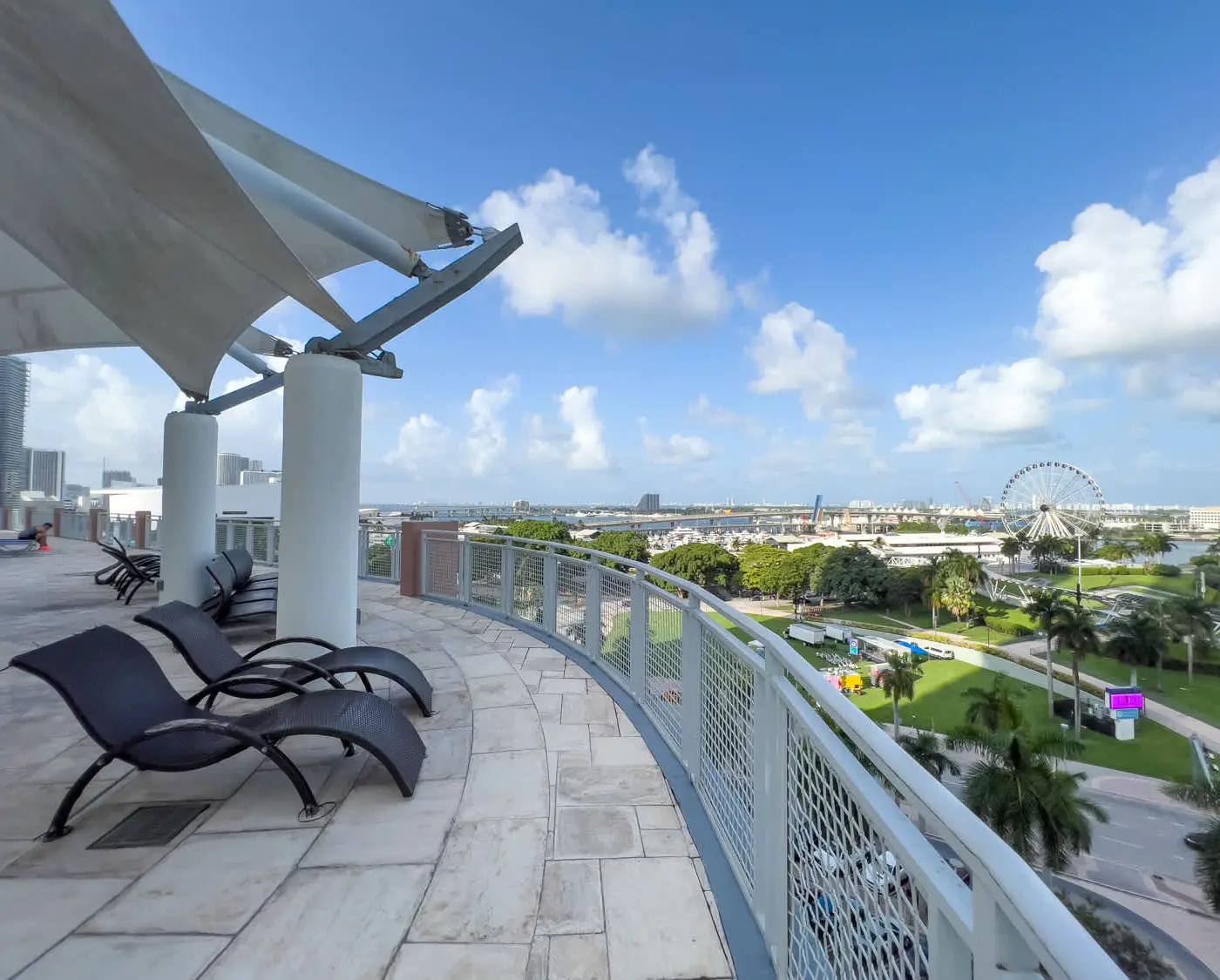The Vizcayne Vibe- Sauna, Pool and Sundeck