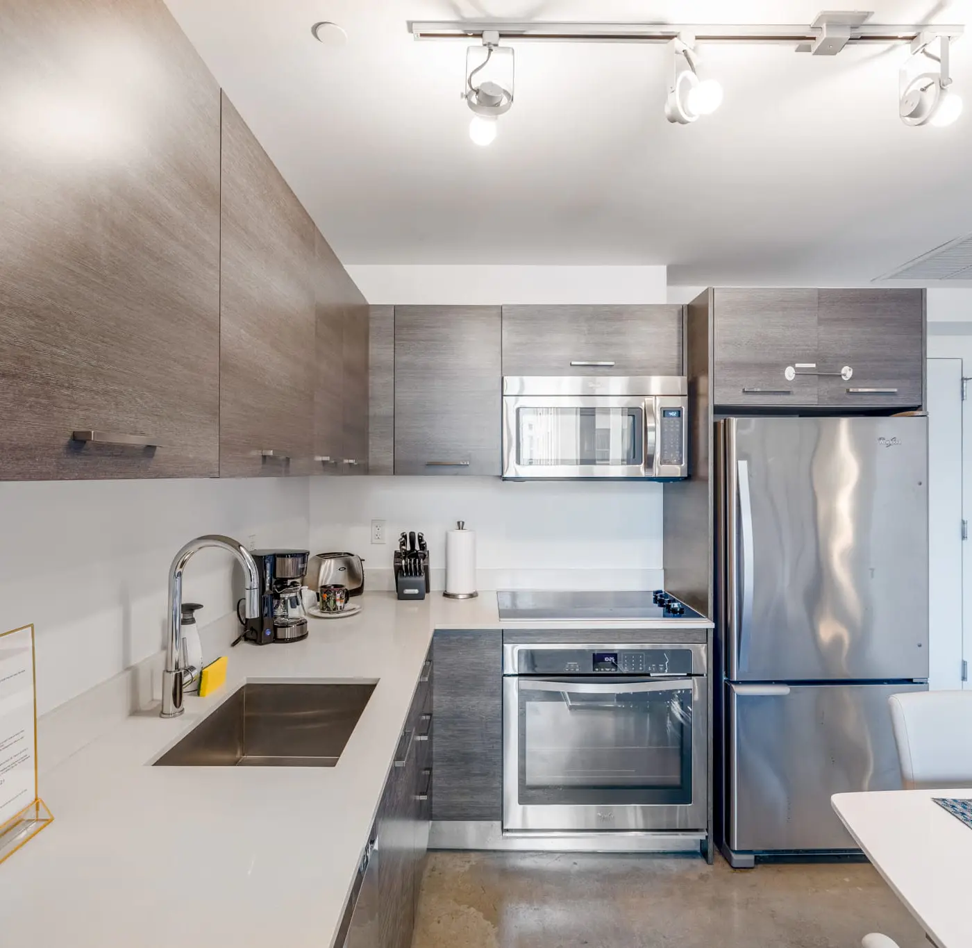 Charming Downtown Pad, Rooftop Pool in Miami