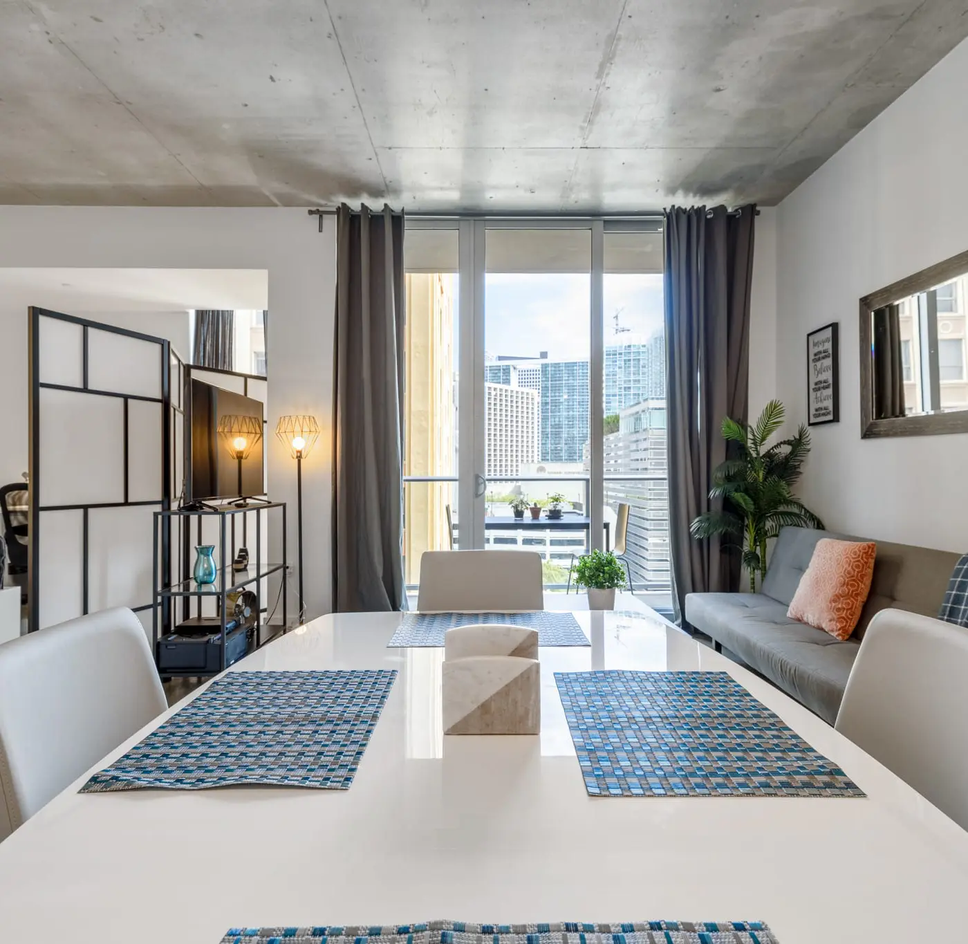 Charming Downtown Pad, Rooftop Pool in Miami