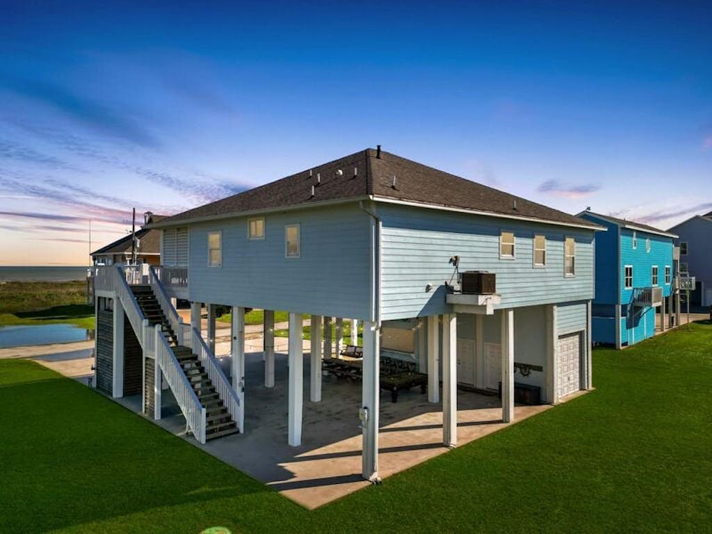 4BR Coastal Escape | Gulf Views, Private Deck, Walk to Beach