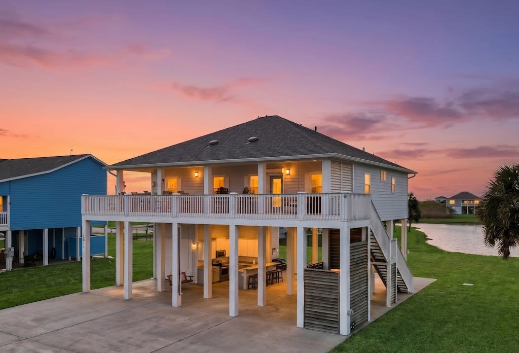 4BR Coastal Escape | Gulf Views, Private Deck, Walk to Beach