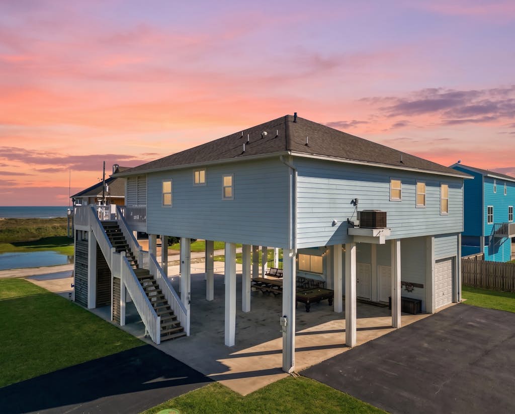 4BR Coastal Escape | Gulf Views, Private Deck, Walk to Beach
