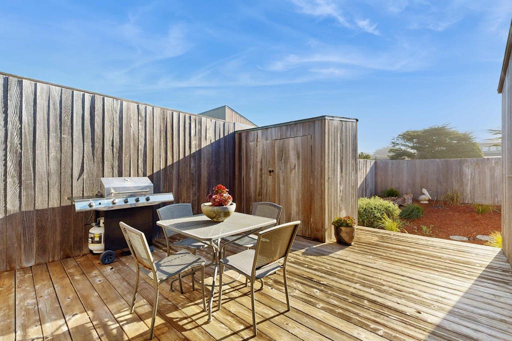 Pelican Landing - Ocean view home with stone fireplace, dog-friendly