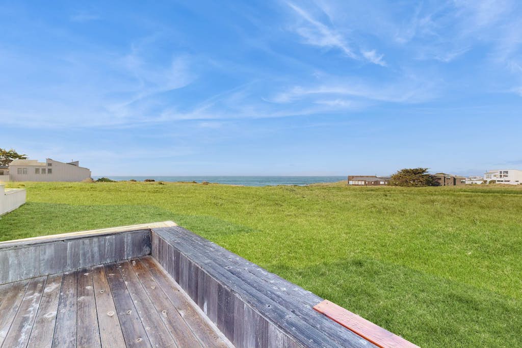 Pelican Landing - Ocean view home with stone fireplace, dog-friendly