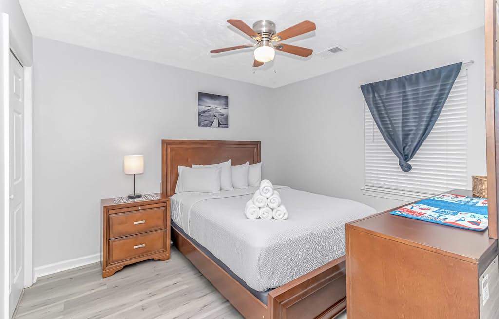 Cozy Renovated 1BR Condo for 4 at Waterway Village! 12E