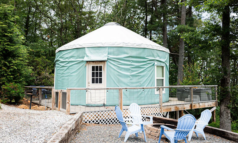 Starlight Yurt- A Romantic Stay w/ Hot Tub Views