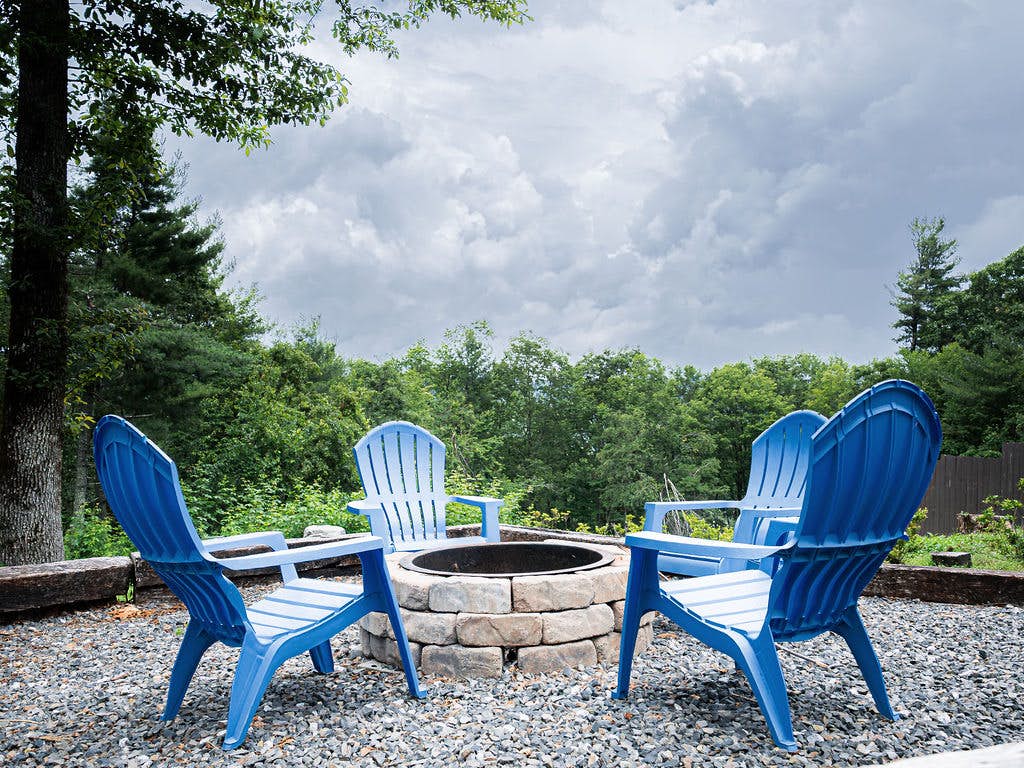 Starlight Yurt- A Romantic Stay w/ Hot Tub Views