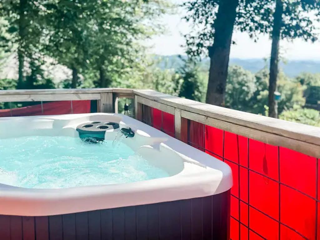 Simply Serenity Yurt- Magical Getaway w/ Hot Tub