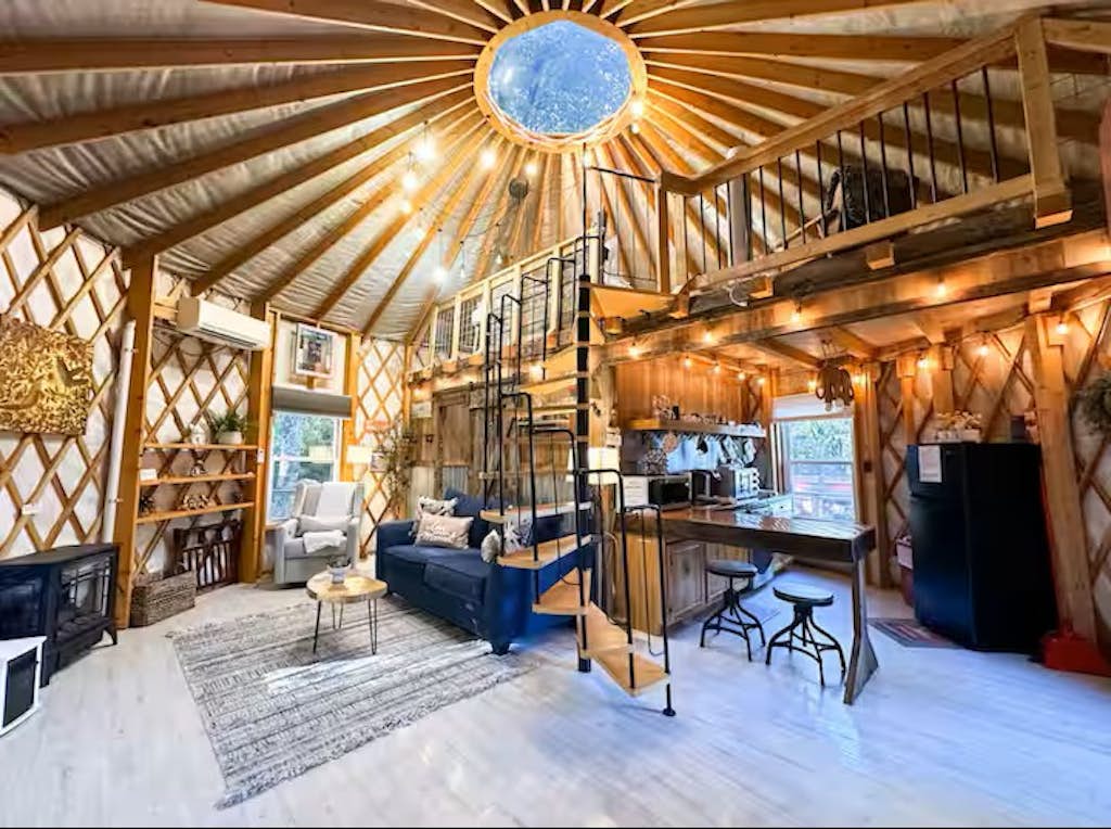 Simply Serenity Yurt- Magical Getaway w/ Hot Tub