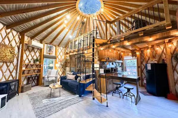 Simply Serenity Yurt- Magical Getaway w/ Hot Tub