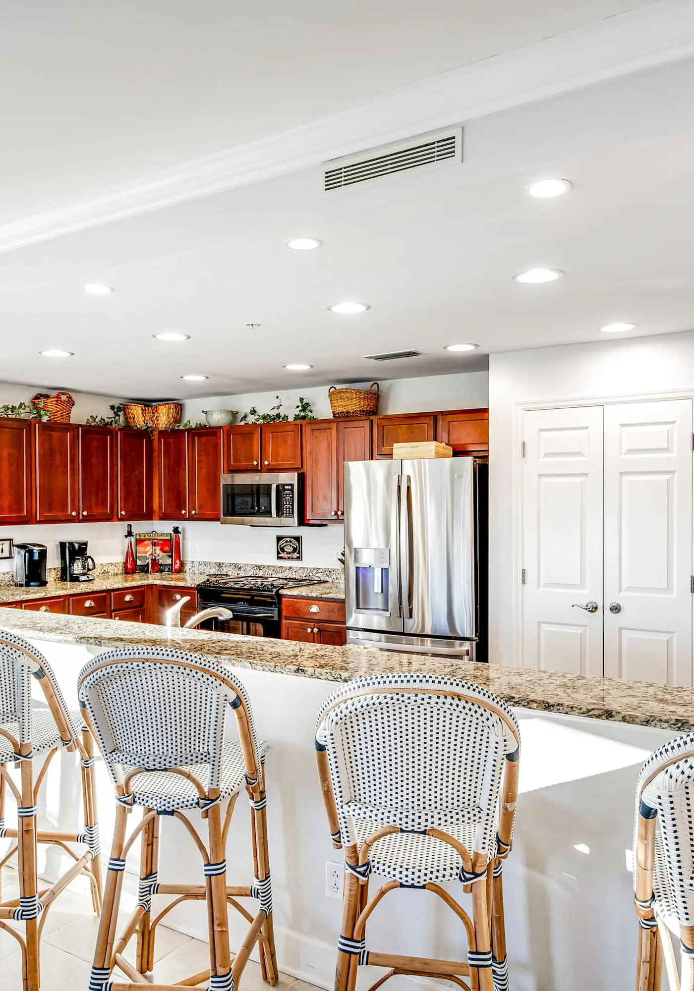 Sunny Condo with Pool and Tennis Court Access