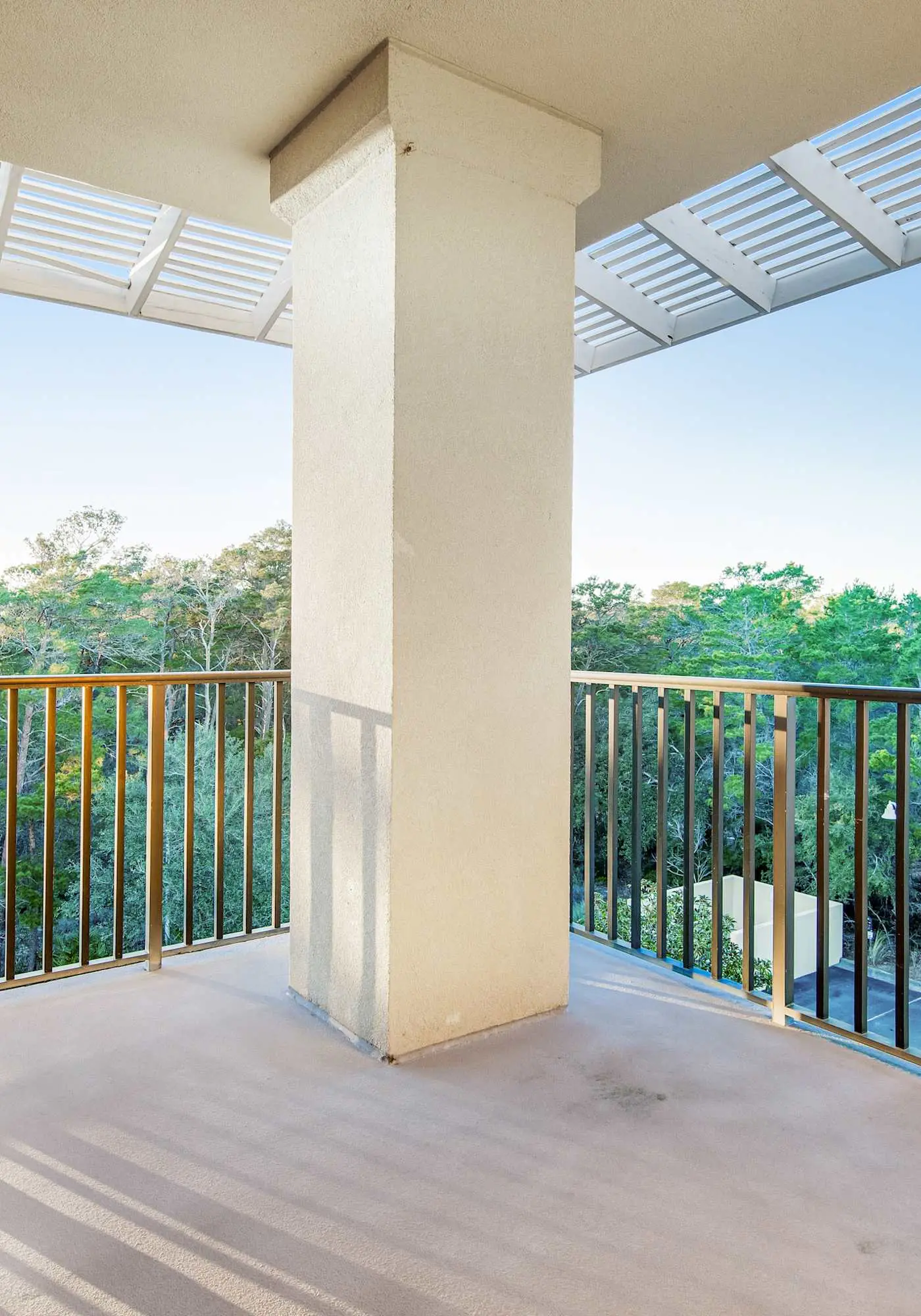 Sunny Condo with Pool and Tennis Court Access