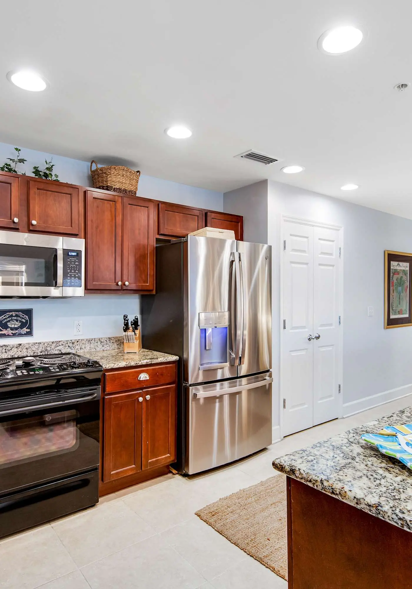Sunny Condo with Pool and Tennis Court Access