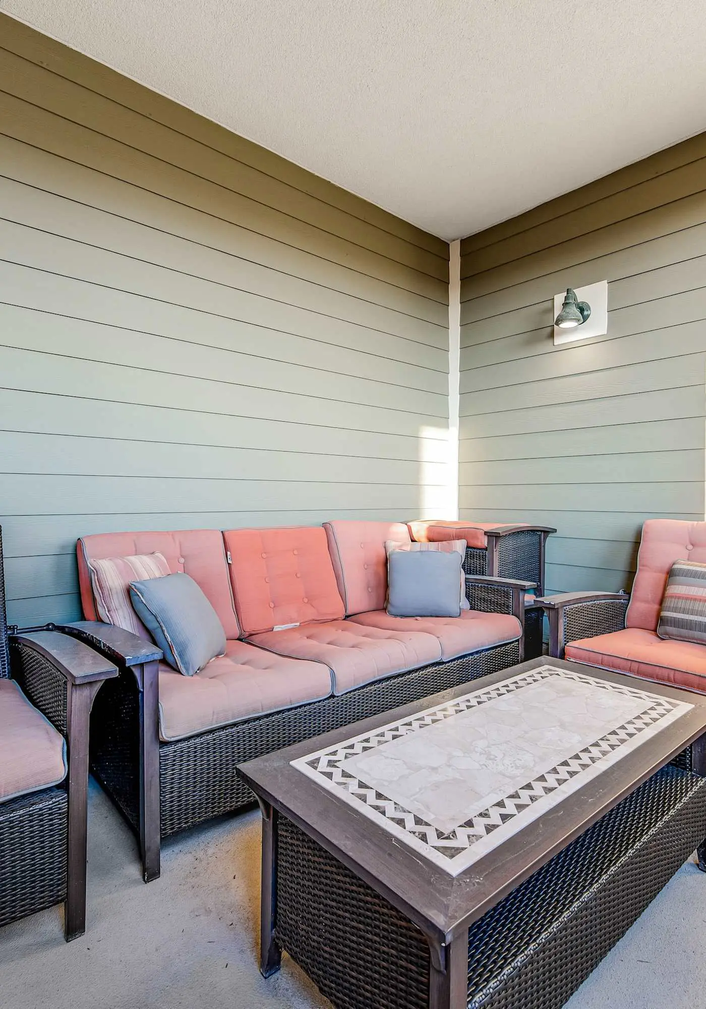 Sunny Condo with Pool and Tennis Court Access