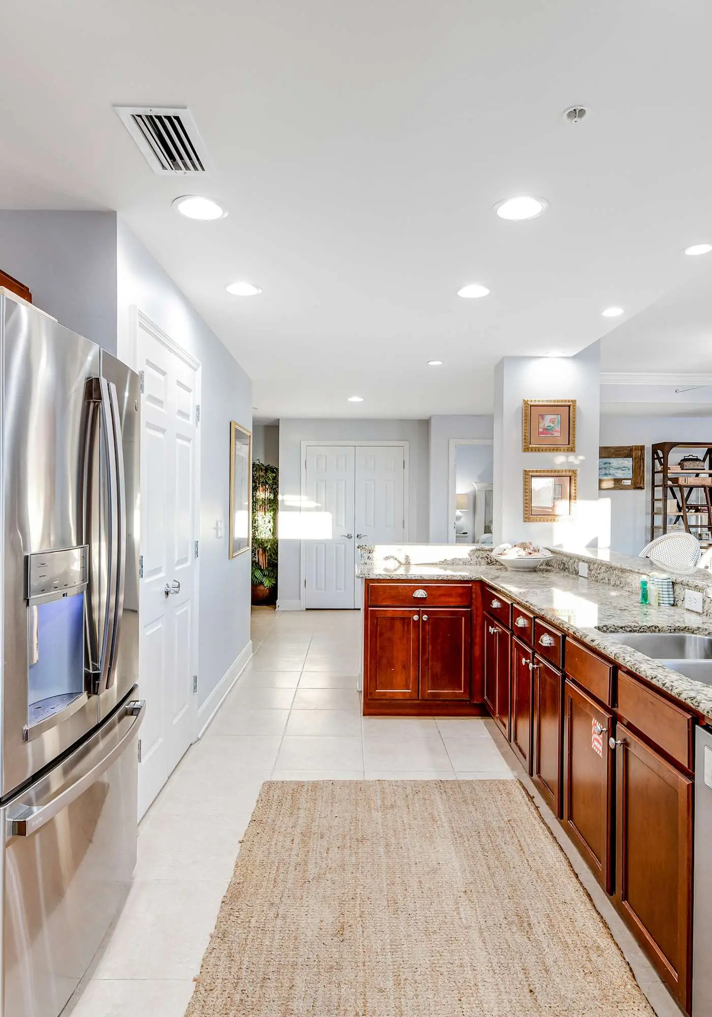 Sunny Condo with Pool and Tennis Court Access
