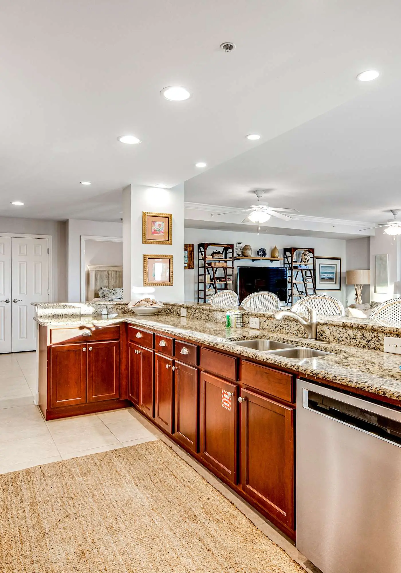 Sunny Condo with Pool and Tennis Court Access