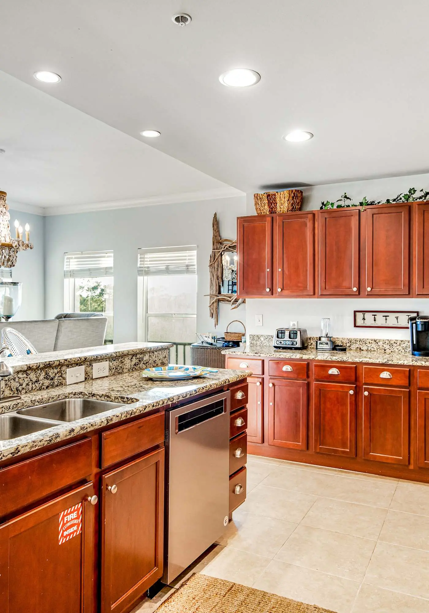 Sunny Condo with Pool and Tennis Court Access