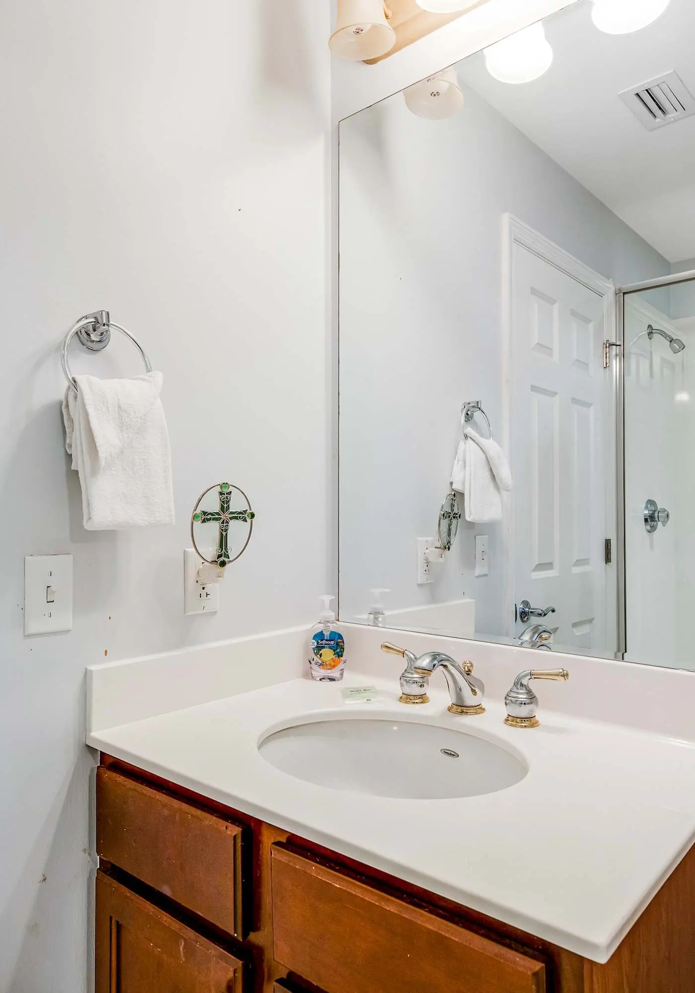 Sunny Condo with Pool and Tennis Court Access