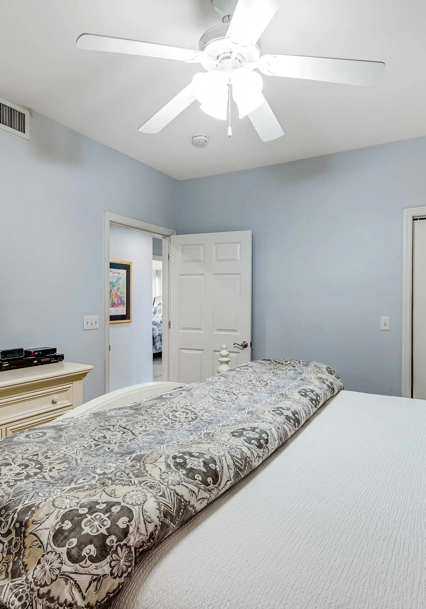 Sunny Condo with Pool and Tennis Court Access