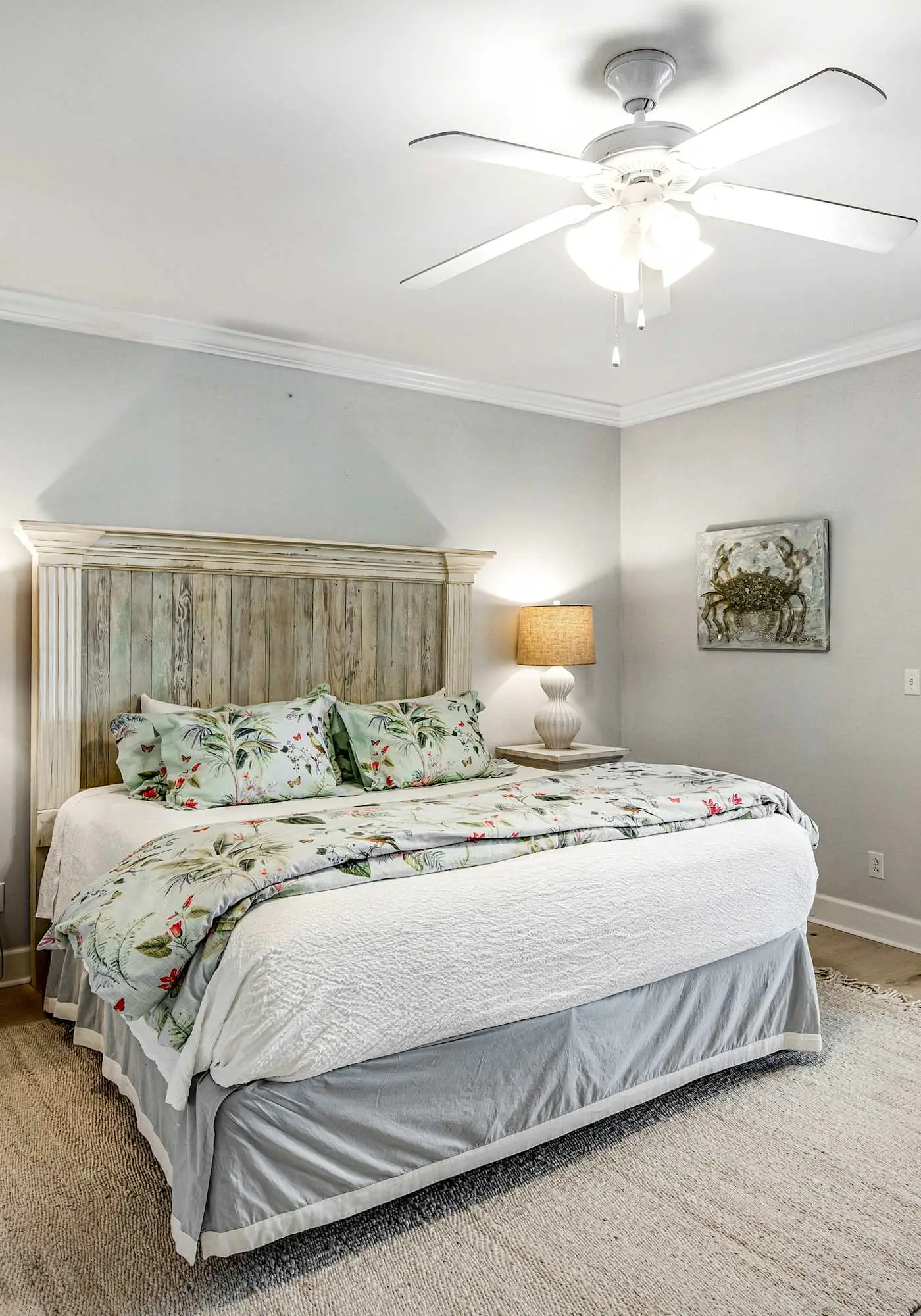 Sunny Condo with Pool and Tennis Court Access