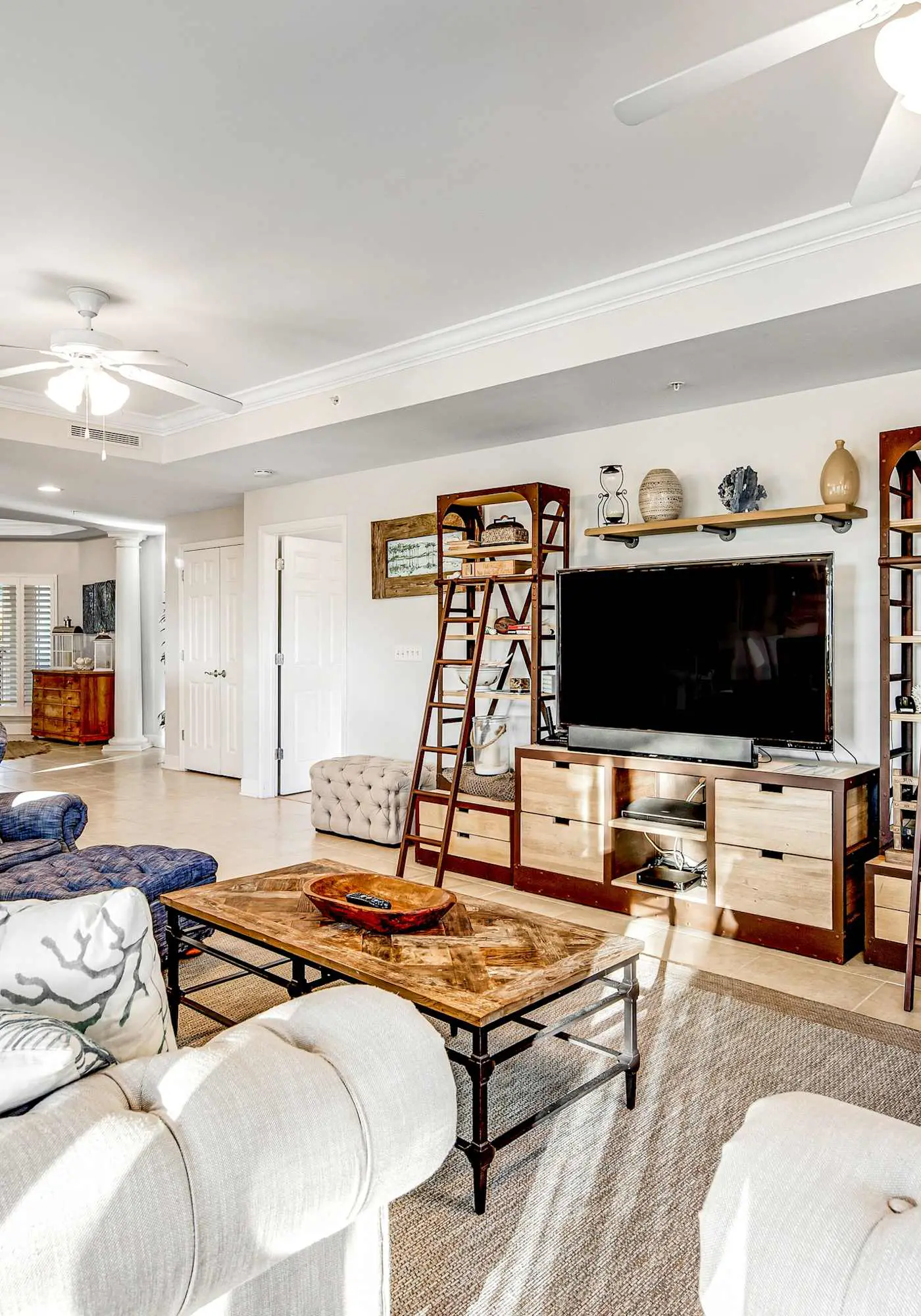 Sunny Condo with Pool and Tennis Court Access