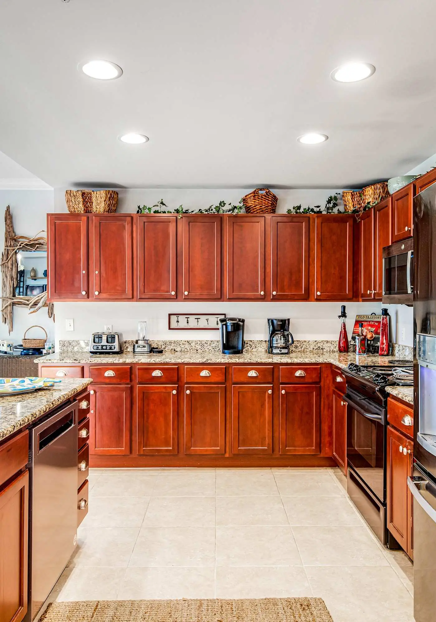 Sunny Condo with Pool and Tennis Court Access