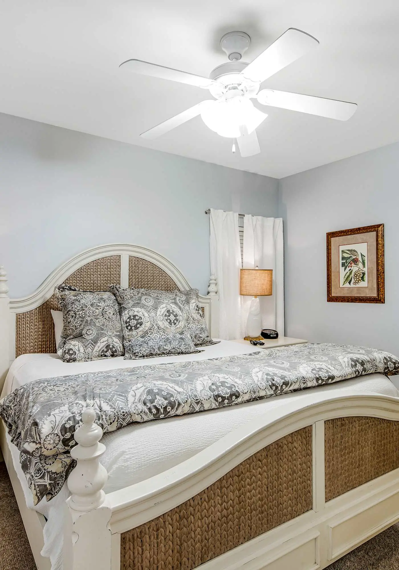 Sunny Condo with Pool and Tennis Court Access