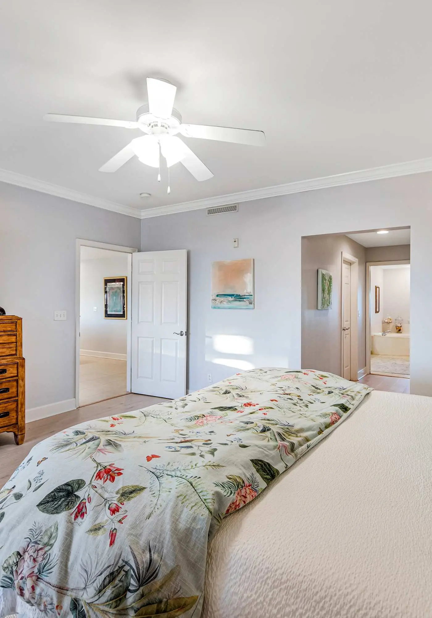 Sunny Condo with Pool and Tennis Court Access
