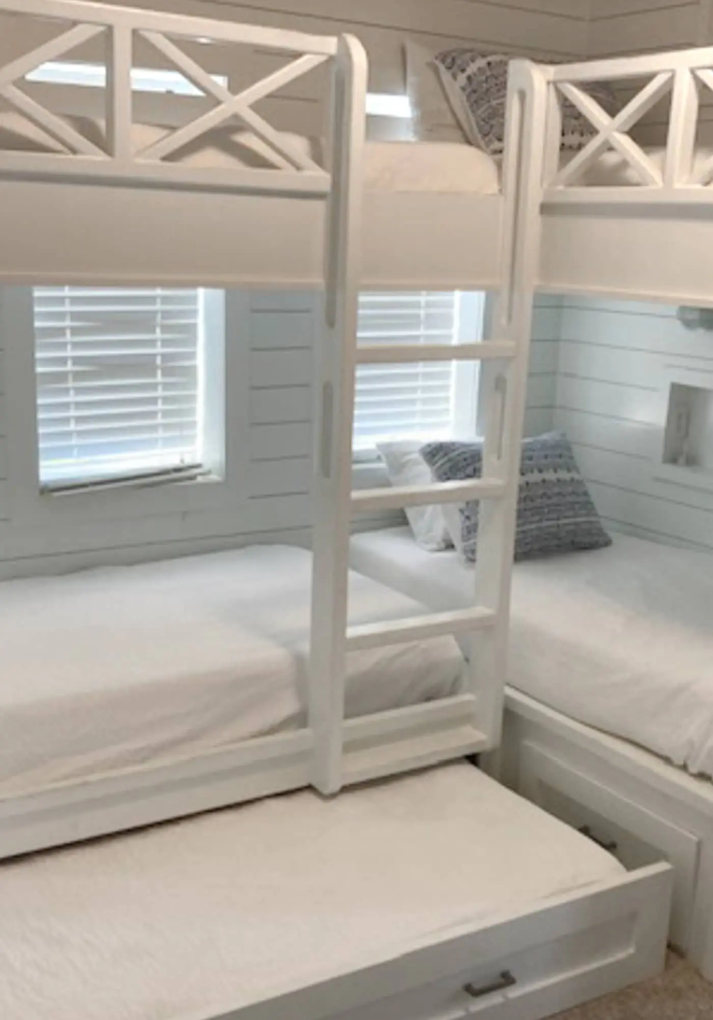 Sunny Condo with Pool and Tennis Court Access