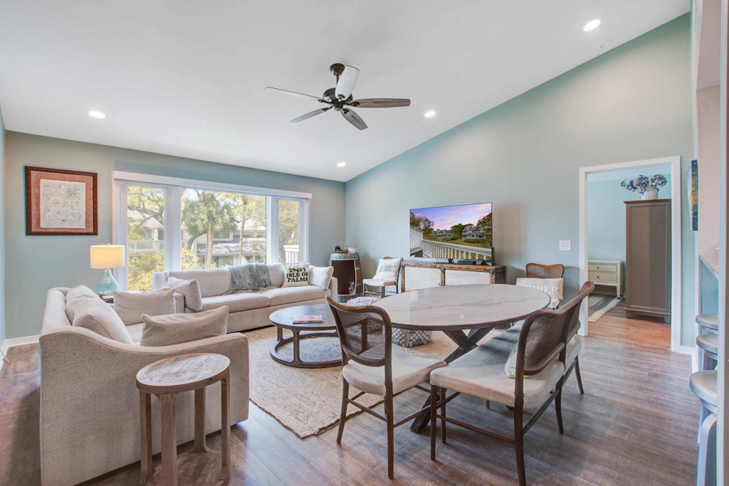 Lagoon-View Villa Steps from the Beach