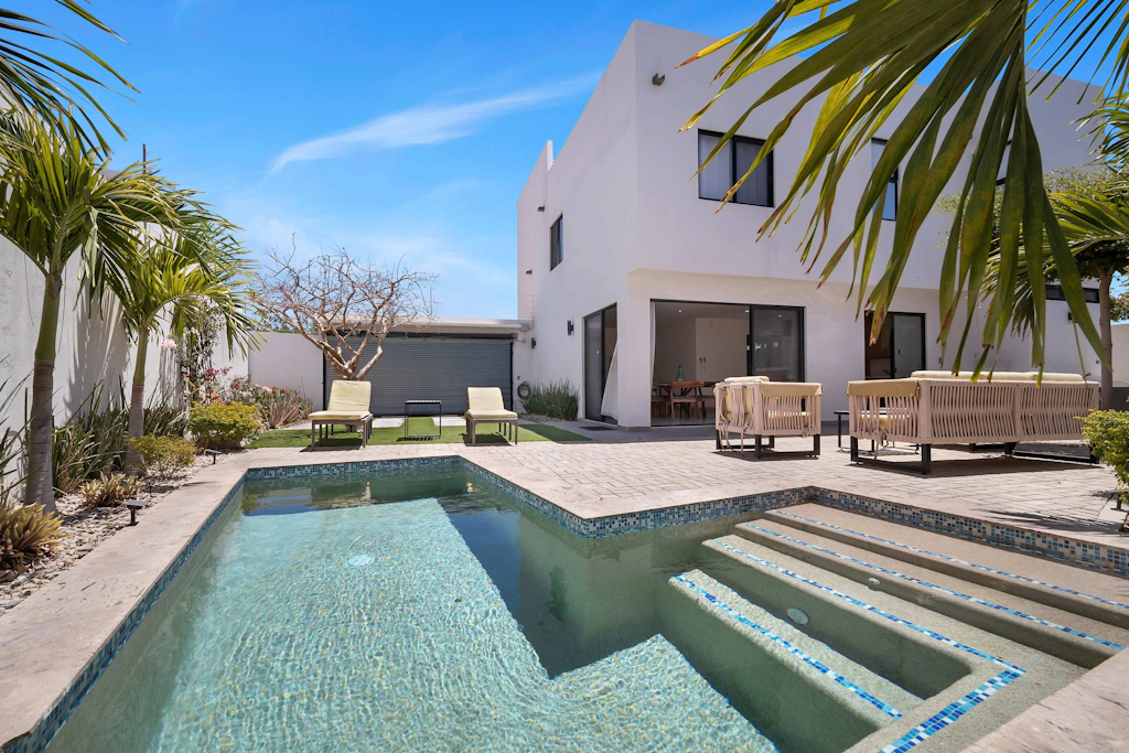 Stunning & Beautiful House with Private Pool