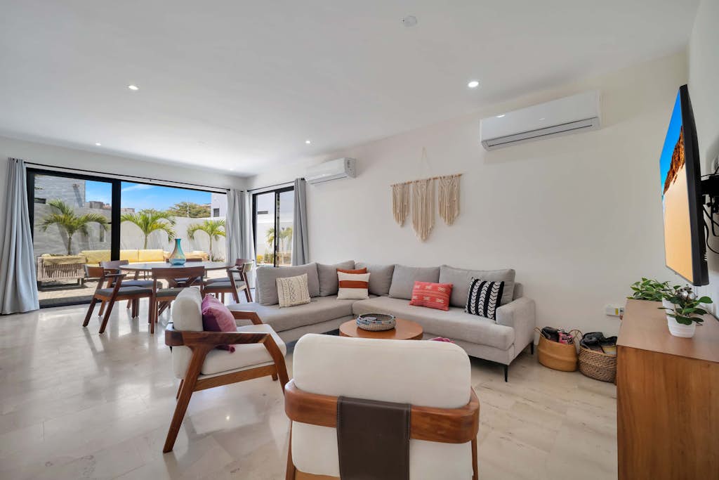 Stunning & Beautiful House with Private Pool