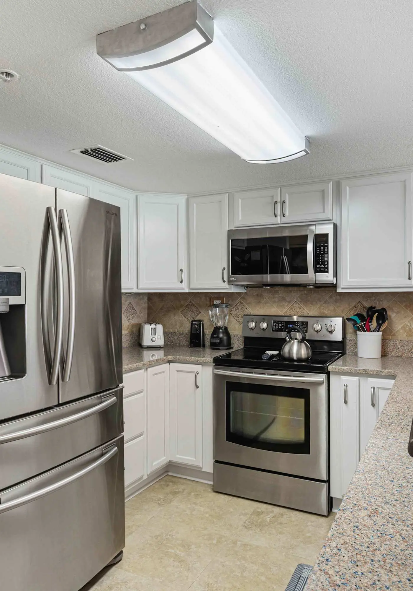 Islander E 7011, Stunning oceanfront condo