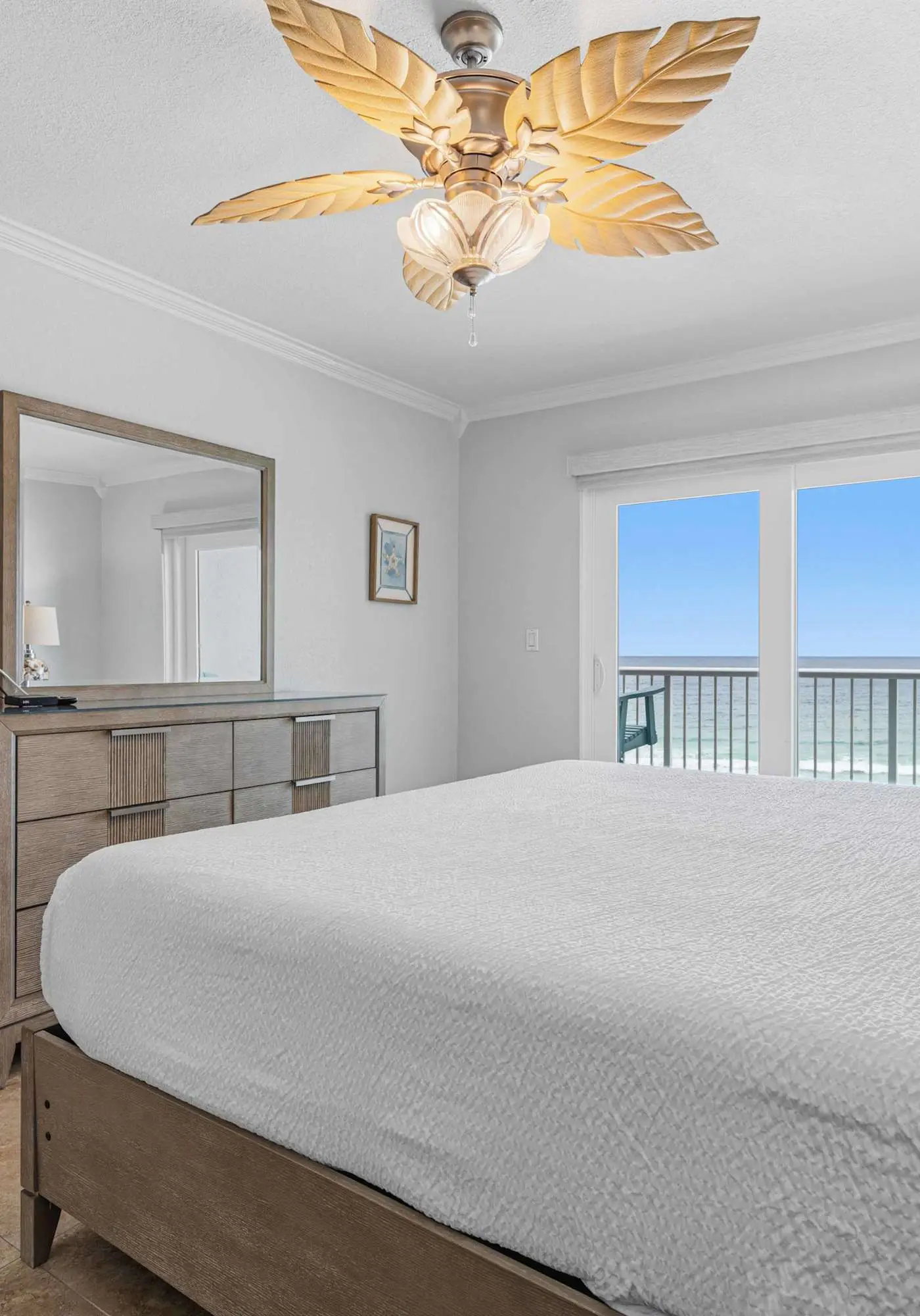 Islander E 7011, Stunning oceanfront condo