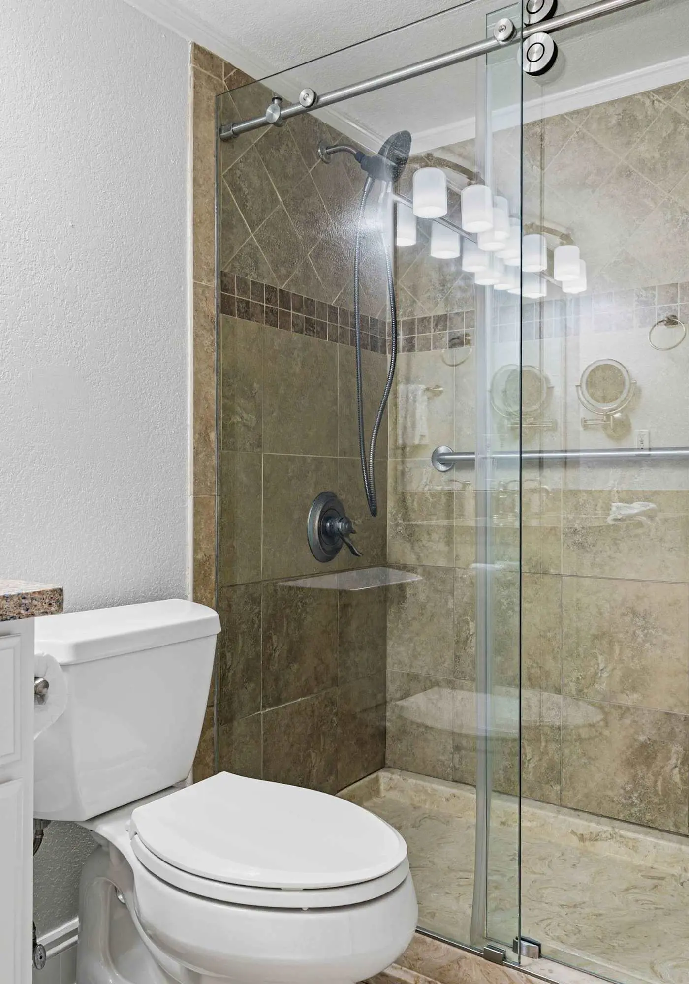 Islander E 7011, Stunning oceanfront condo