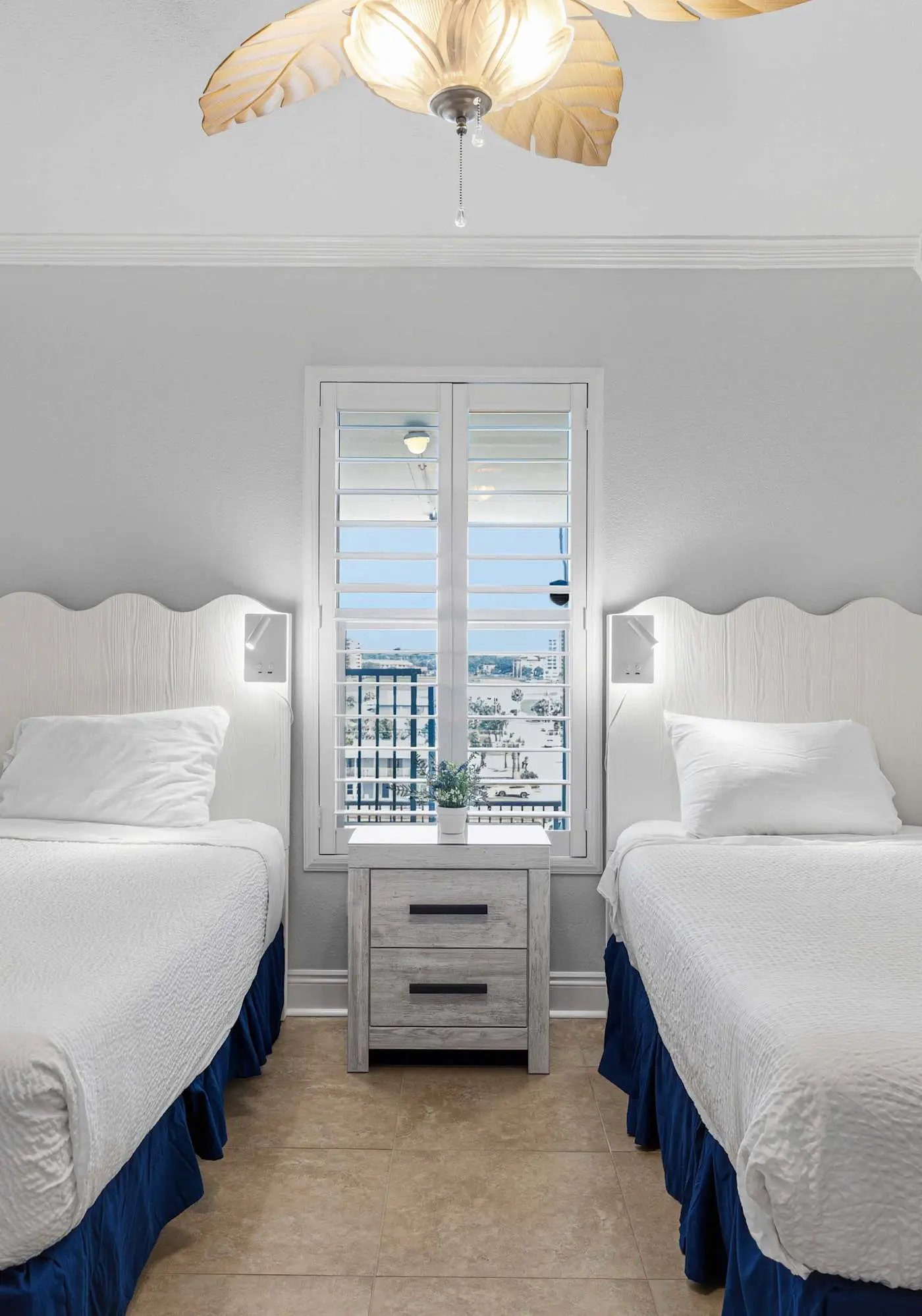 Islander E 7011, Stunning oceanfront condo