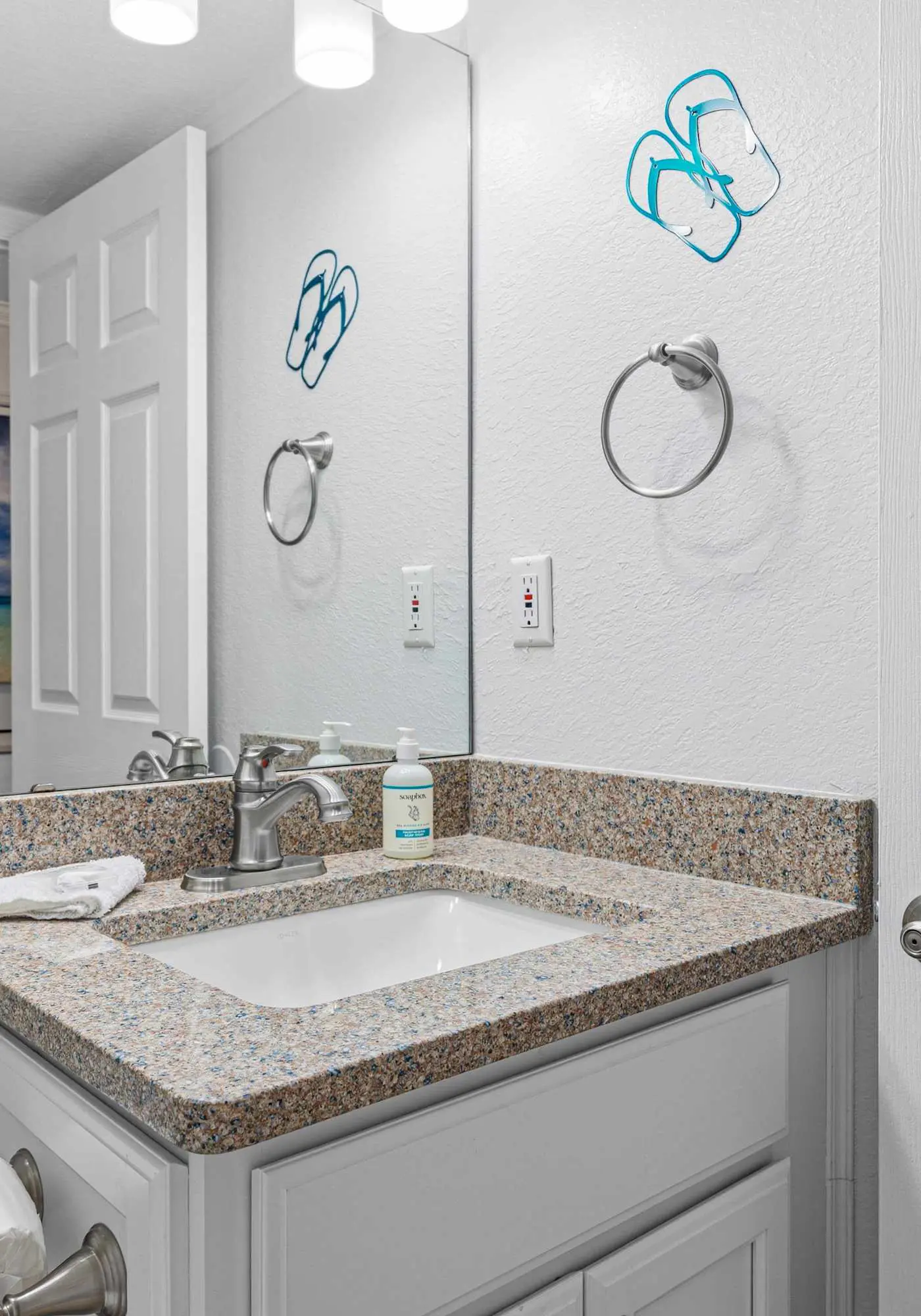 Islander E 7011, Stunning oceanfront condo