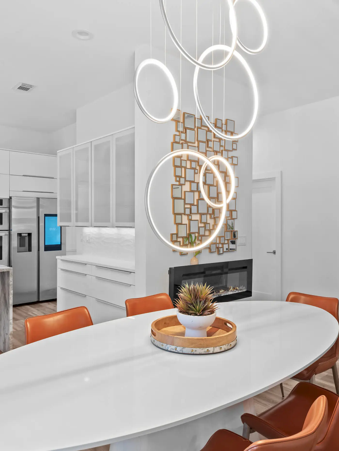 4BR oasis: bikes, pool, 5 min to beach