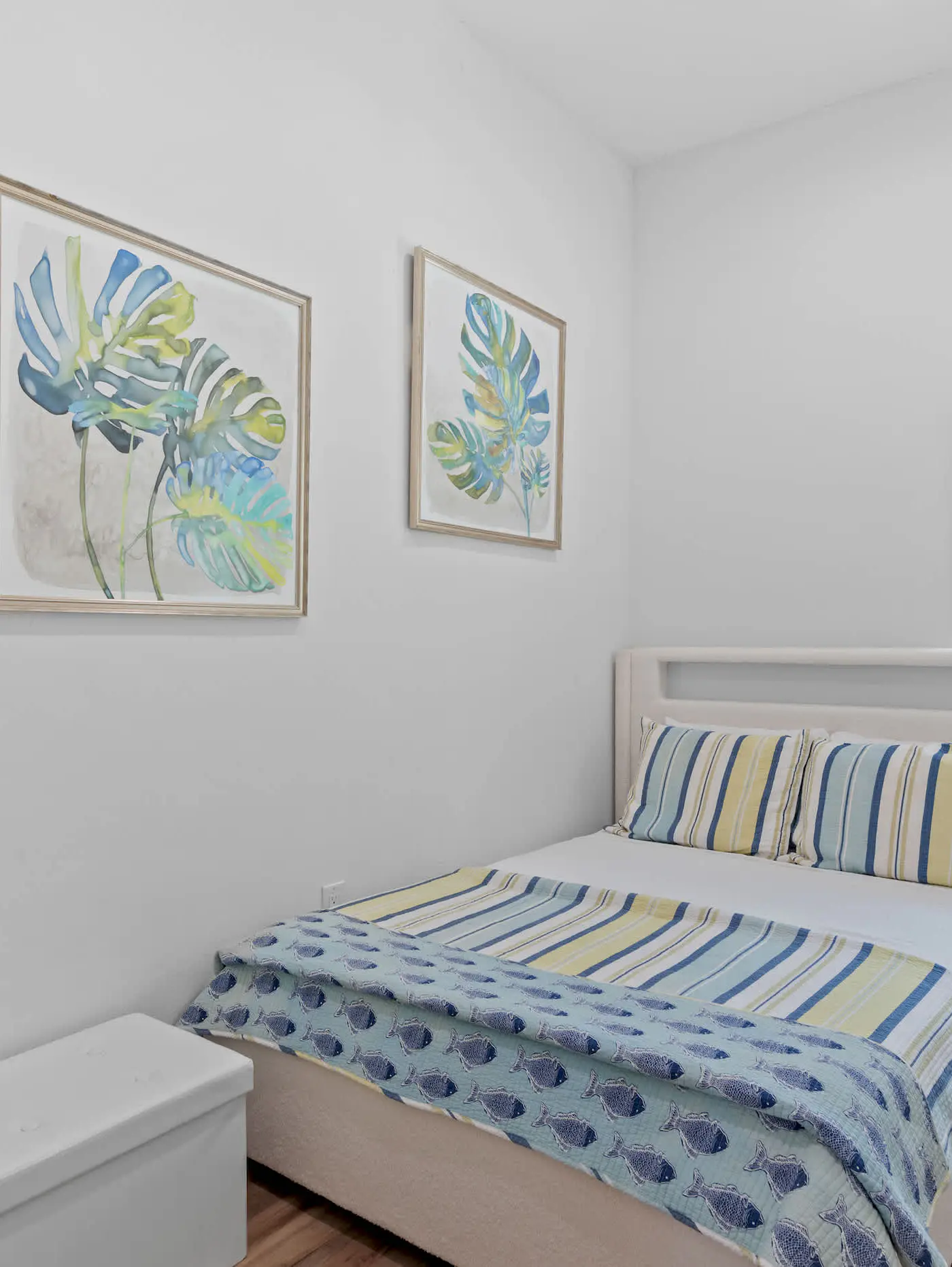4BR oasis: bikes, pool, 5 min to beach