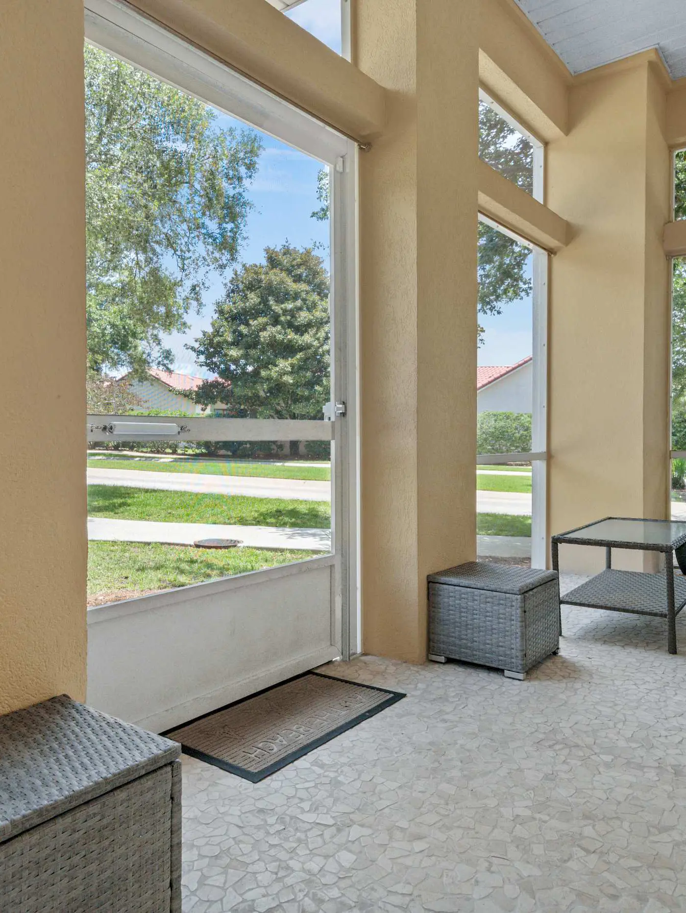 4BR oasis: bikes, pool, 5 min to beach