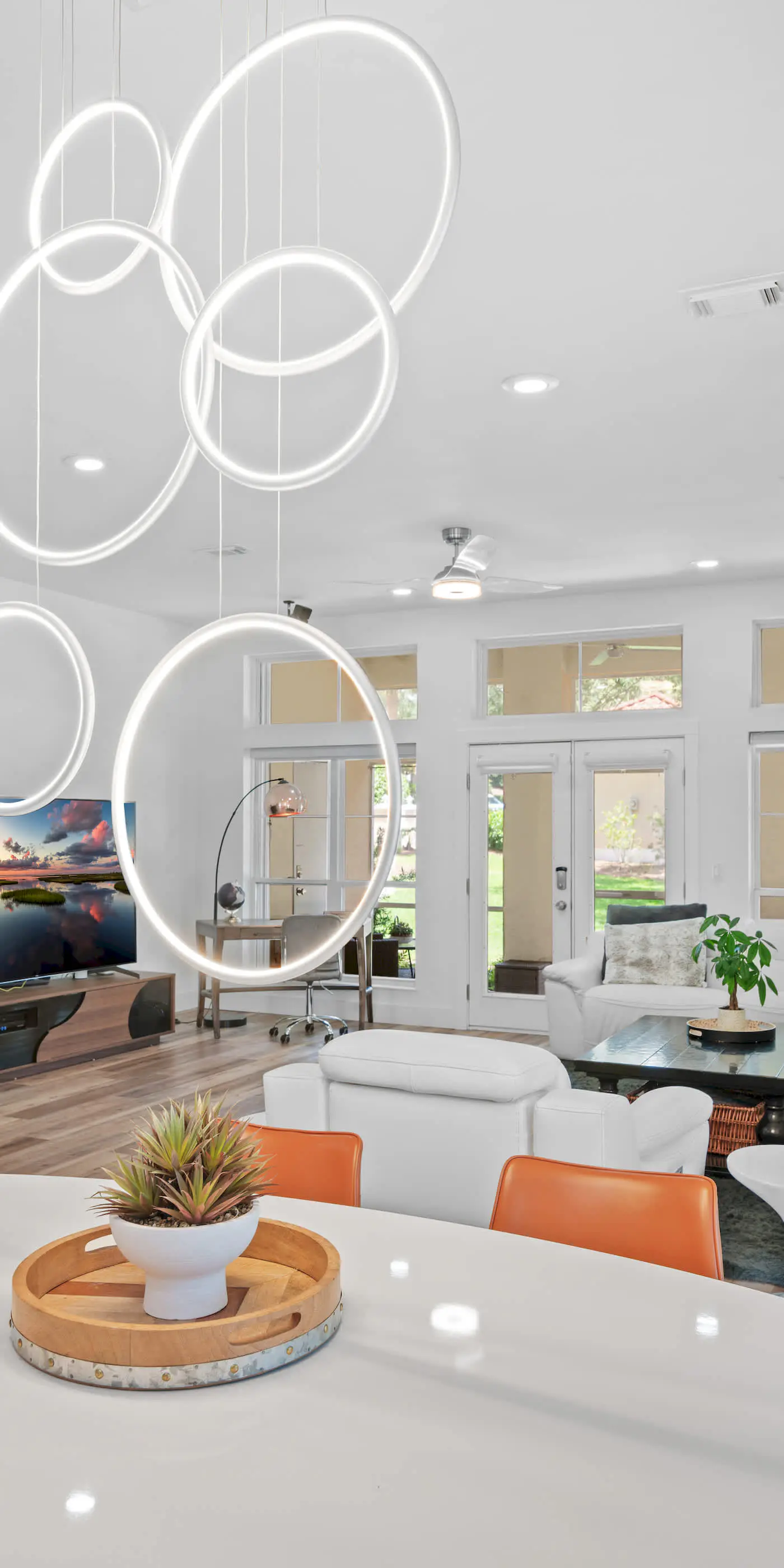 4BR oasis: bikes, pool, 5 min to beach