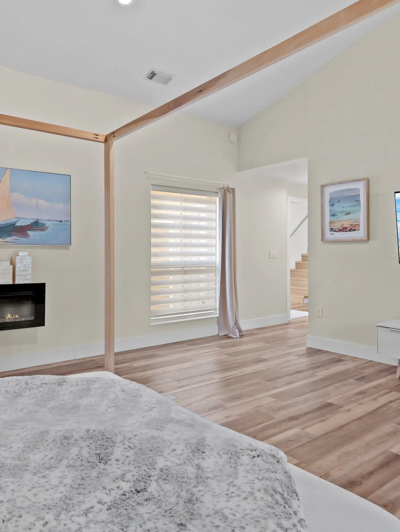 4BR oasis: bikes, pool, 5 min to beach