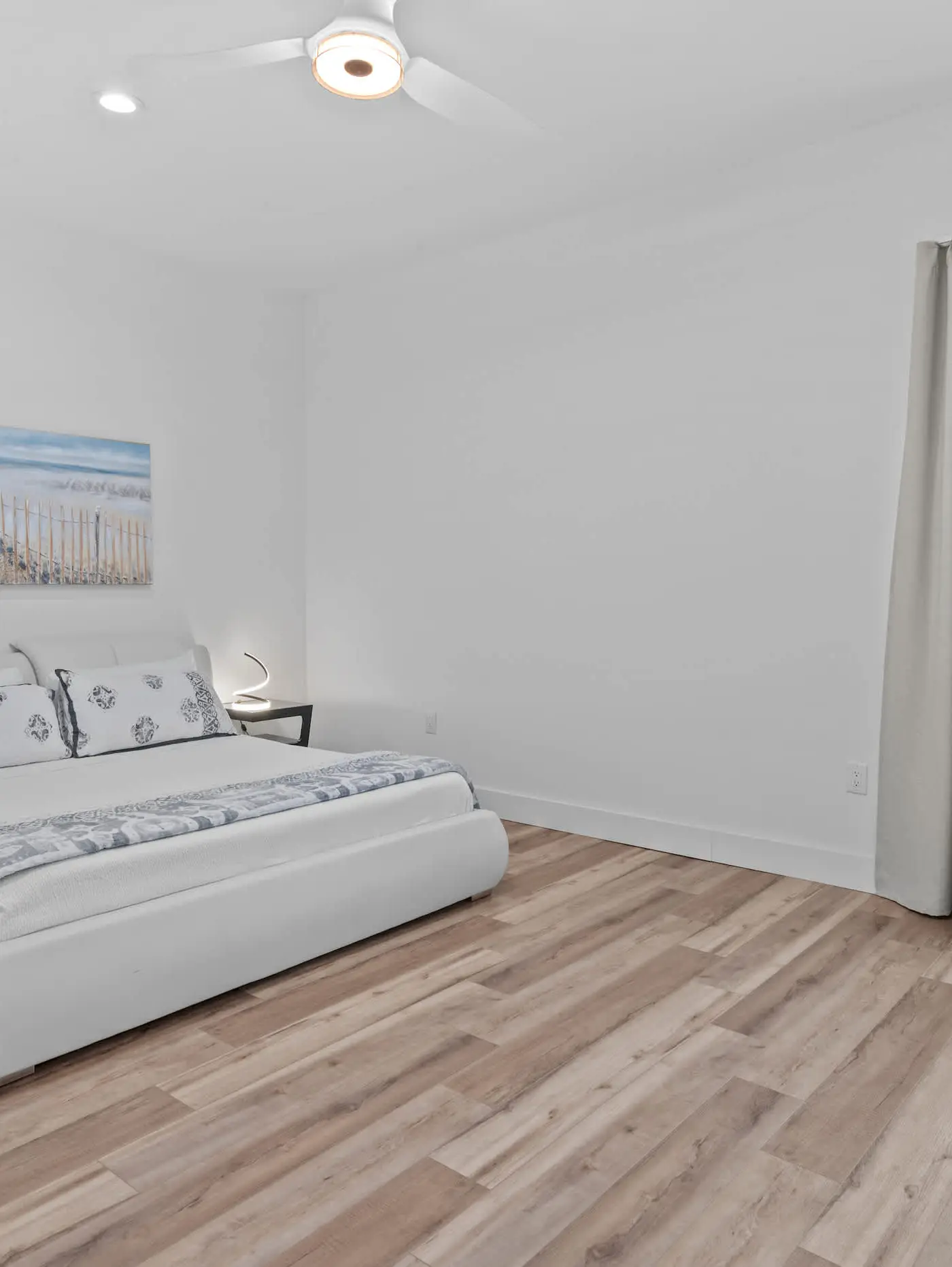 4BR oasis: bikes, pool, 5 min to beach