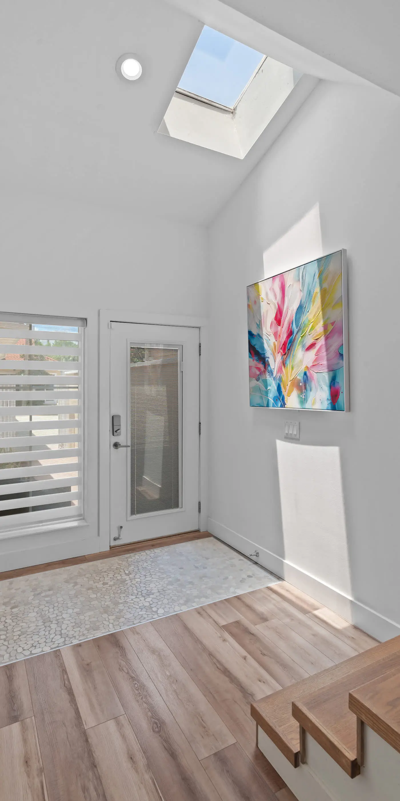 4BR oasis: bikes, pool, 5 min to beach