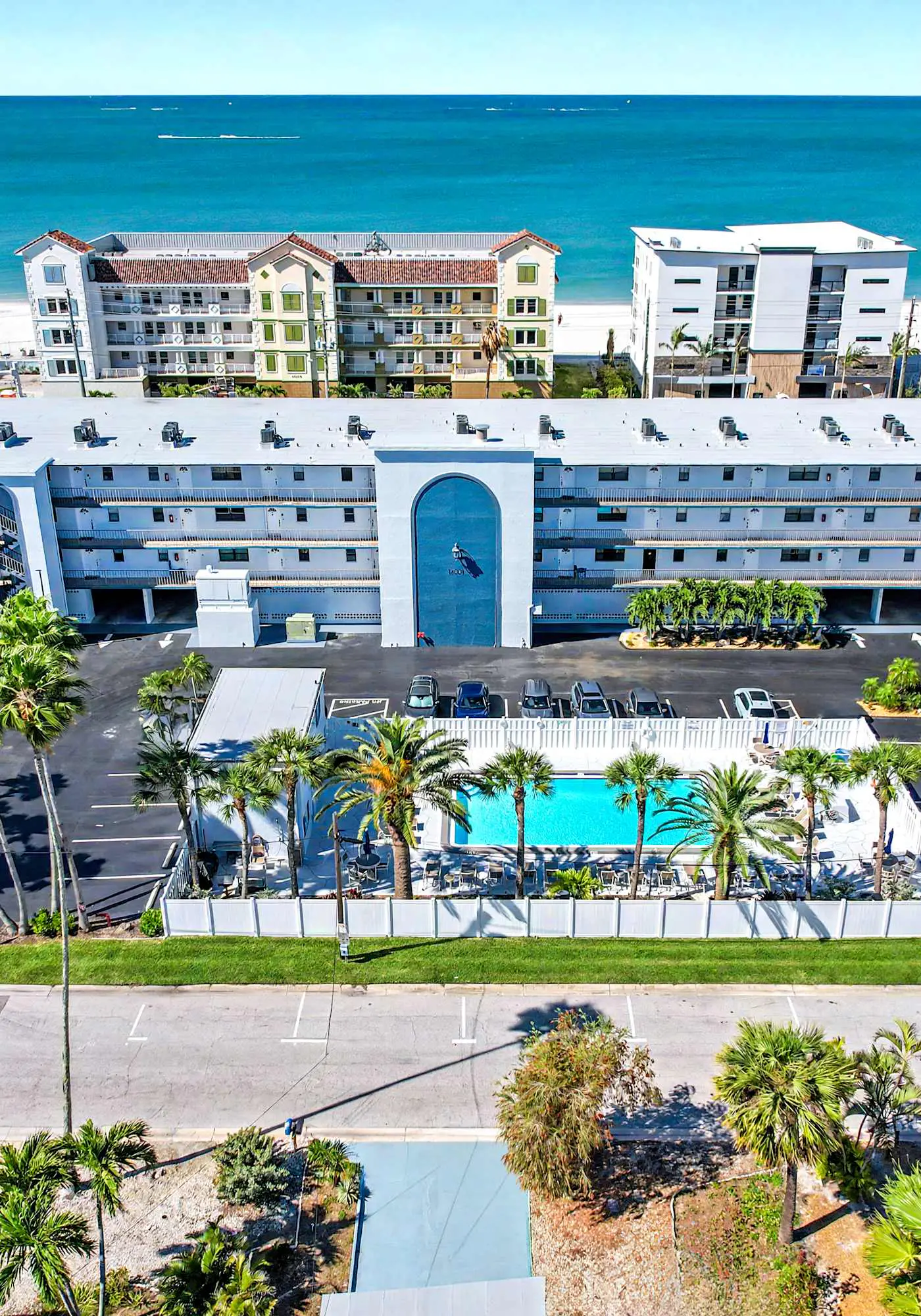 Steps to Beach + Pool in Madeira Beach