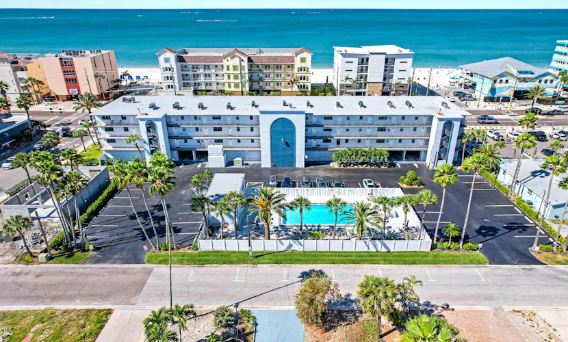 Steps to Beach + Pool in Madeira Beach