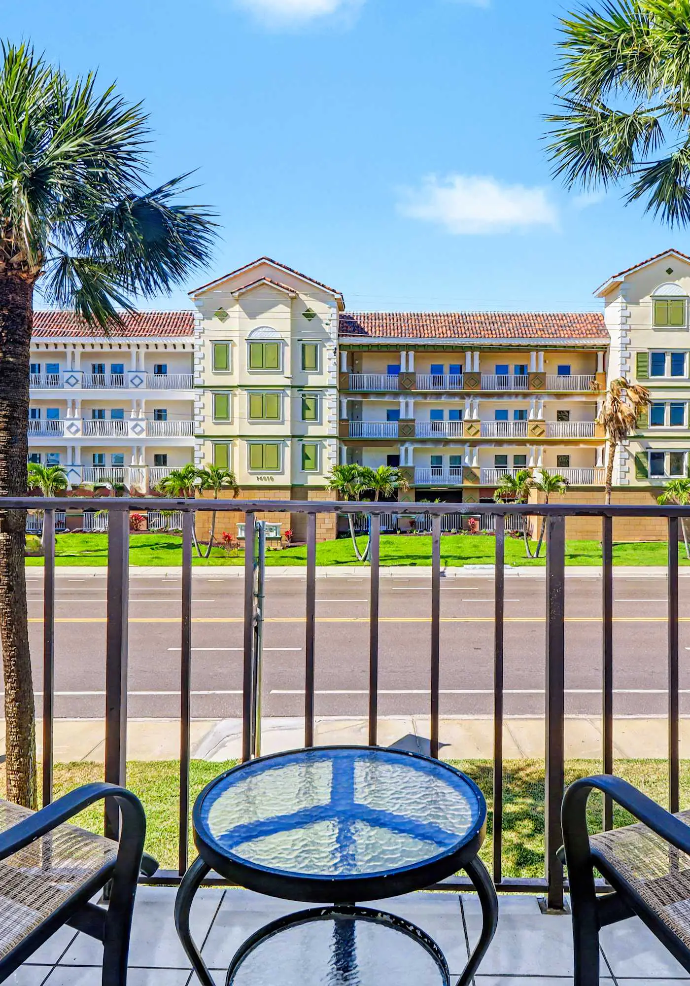 Steps to Beach + Pool in Madeira Beach